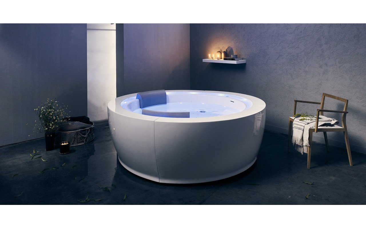 https://en.aquaticamena.com/cache/images/1280x800a-ffffff/aquatica/Aquatica%20Infinity%20R1%20Heated%20Therapy%20Bathtub-01.jpg