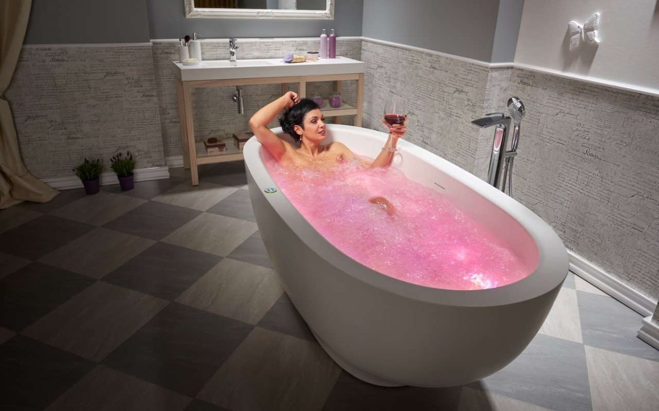 Aquatica Karolina 2 Relax Solid Surface Air Massage Bathtub picture № 0